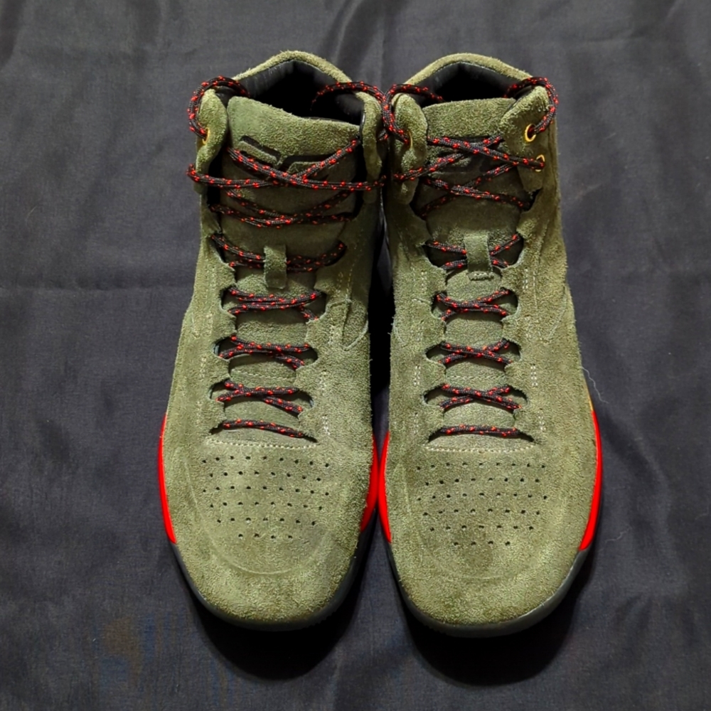 Basketball shoes